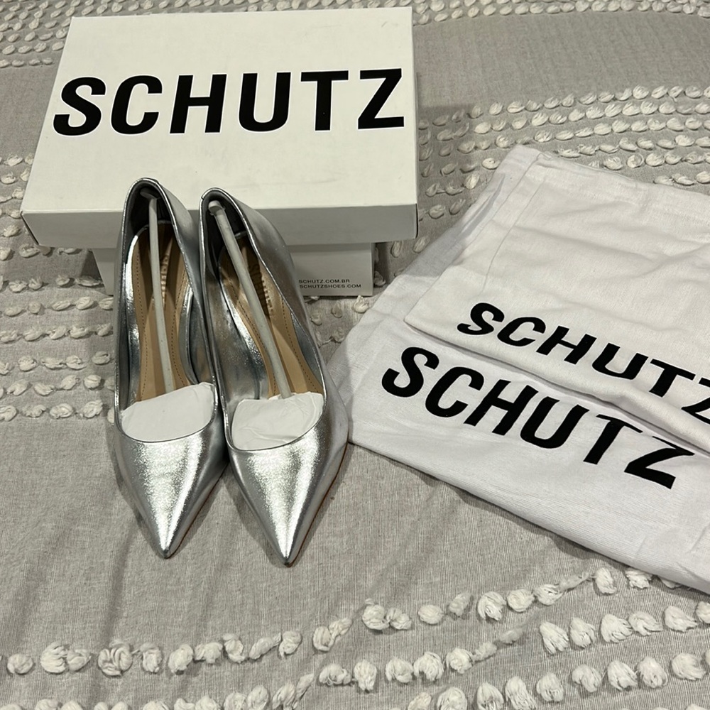 Schutz-“Lou” Silver pumps 6.5